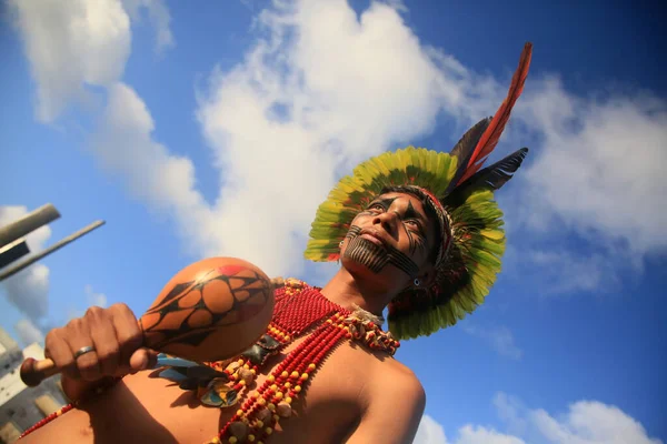 Salvador Bahia Brasilia Huhtikuu 2022 Kokous Kokoaa Yhteen Intiaaneja Eri — kuvapankkivalokuva