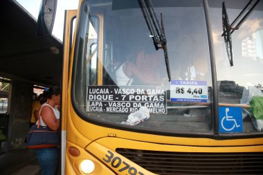 Salvador, Bahia, Brezilya - 3 Mart 2022: Salvador 'daki Lapa İstasyonu manzarası. çok sayıda toplu taşıma otobüs hattına karşı konum.