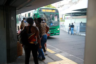 Salvador, Bahia, Brezilya - 3 Mart 2022: Salvador 'daki Lapa İstasyonu manzarası. çok sayıda toplu taşıma otobüs hattına karşı konum.