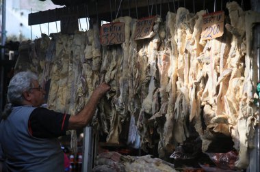 Salvador, Bahia, Brezilya - 30 Nisan 2022 Bolvina kurutulmuş eti Salvador şehrindeki Sao Joaquim fuarında sergileniyor..