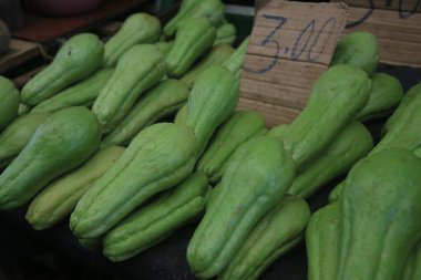 Salvador, Bahia, Brezilya - 30 Nisan 2022: Chayote Salvador şehrindeki Sao Joaquim fuarında sergileniyor..