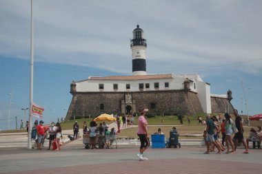 Salvador, Bahia, Brezilya - 1 Mayıs 2022 Santo Antonio Fort manzarası, daha çok Salvador 'daki Barra deniz feneri olarak bilinir..