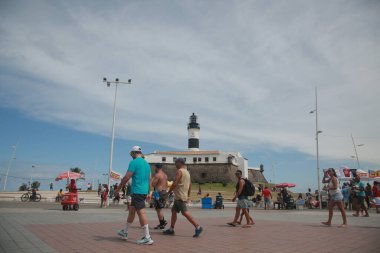 Salvador, Bahia, Brezilya - 1 Mayıs 2022 Santo Antonio Fort manzarası, daha çok Salvador 'daki Barra deniz feneri olarak bilinir..