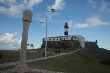 Salvador, Bahia, Brezilya - 1 Mayıs 2022 Santo Antonio Fort manzarası, daha çok Salvador 'daki Barra deniz feneri olarak bilinir..