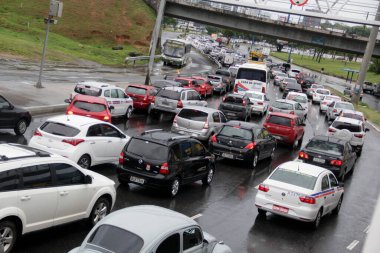 Salvador, Bahia, Brezilya - 15 Aralık 2014: Salvador şehrinde trafik sıkışıklığı.