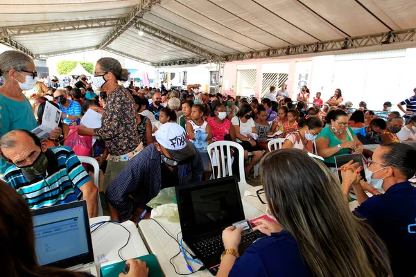 Ibotirama, Bahia, Brezilya - 18 Mayıs 2022: İbotirama kentindeki bir kamu sağlık programı sırasında hasta tıbbi yardım istiyor.