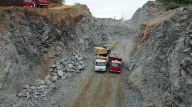 İlheus, Bahia, Brezilya - 23 Mayıs 2022: Itabuna belediyelerini güney Bahia 'daki Ilheus' a bağlayan BA 649 otoyolunda inşaat çalışmaları.