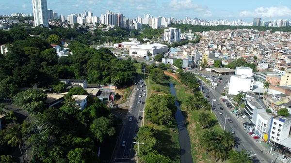 Salvador Bahia Brazil February 2022 萨尔瓦多卢卡亚地区一条大道的中点 那里将建造一条铁路客运系统专用车道 — 图库照片