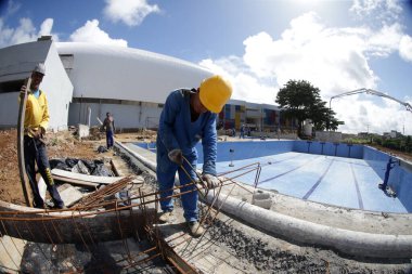 Salvador, Bahia, Brezilya - Haziran 6, 2022: Salvador 'da bir devlet okulunda işçiler.