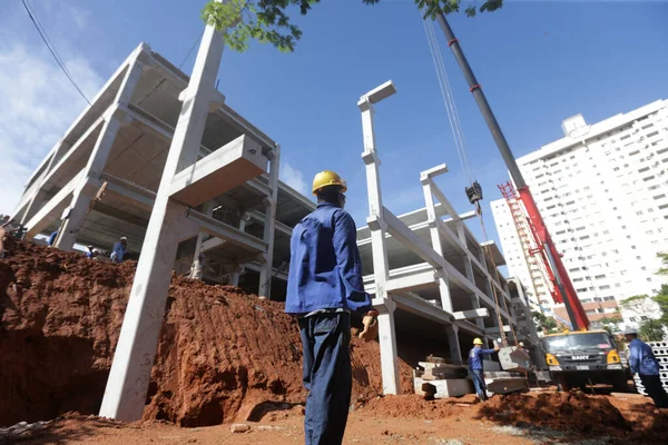 Salvador, Bahia, Brezilya - Haziran 6, 2022: Salvador 'da bir devlet hastanesi inşaatı devam ediyor..