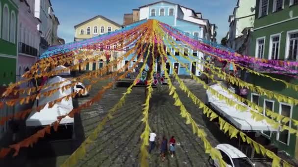 살바도르 바히아 브라질 2022 살바도르 역사적 중심지인 사오요 파티를 깃발을 — 비디오