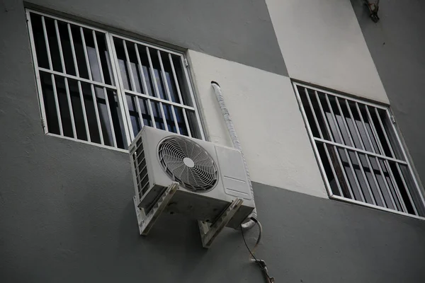 Salvador Bahia Brasil Junho 2022 Condicionado Rachado Fachada Prédio Residencial — Fotografia de Stock