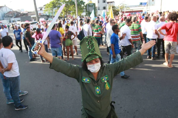 ブラジル バイーア州サルバドル発 2022年7月2日 サルバドールのバイーア独立記念日に行われるドージェ ジュロ祭で ヒロインマリア クテリアの衣装を着た女性 — ストック写真