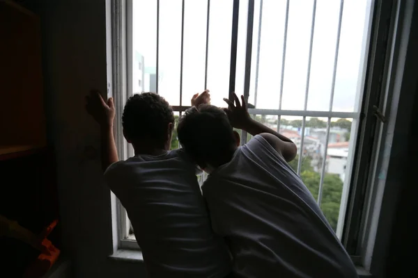 Salvador Bahia Brazil June 2022 Children Observe External Area Apartment — Stok fotoğraf