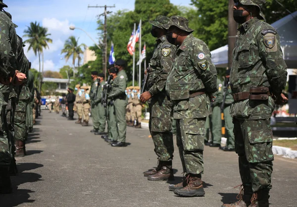 2022年2月17日 在萨尔瓦多Vila Militar举行的阅兵式上看到巴伊亚州武装警察成员 — 图库照片