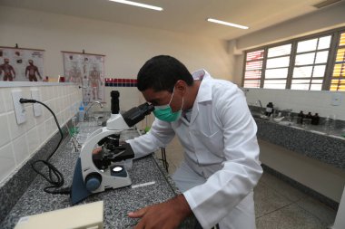 Santana, Bahia, Brezilya - 13 Eylül 2022: Santana şehrinde tam zamanlı bir devlet okulu laboratuvarı.