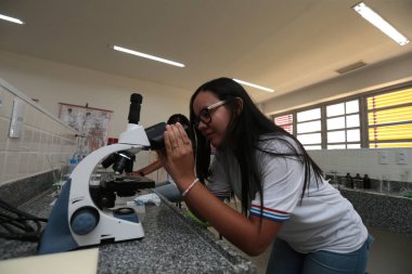Santana, Bahia, Brezilya - 13 Eylül 2022: Santana şehrinde tam zamanlı bir devlet okulu laboratuvarı.