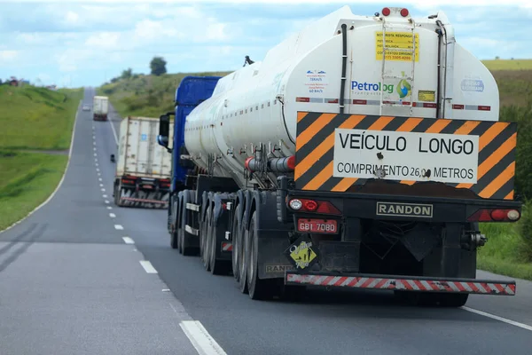 Feira Santana Bahia Brasil Septiembre 2022 Camión Cisterna Combustible Viajando —  Fotos de Stock