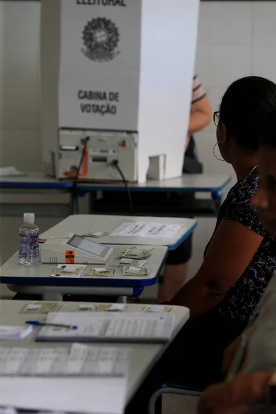 Salvador Bahia Brasil Outubro 2022 Eleitores Que Trabalham Seção Votação — Fotografia de Stock