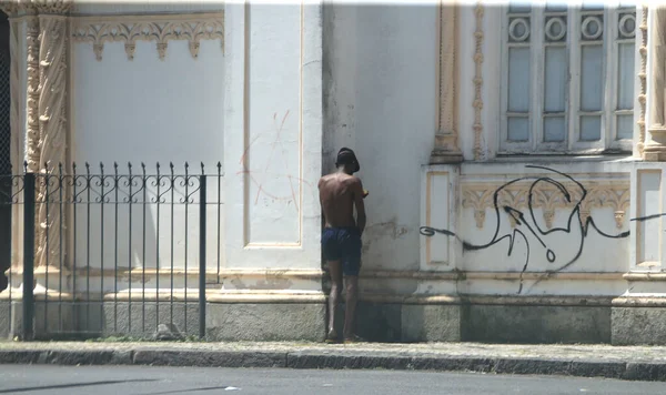 Salvador Bahia Brazil October 2022 Homeless Man Urinating Wall Building — Stock Photo, Image