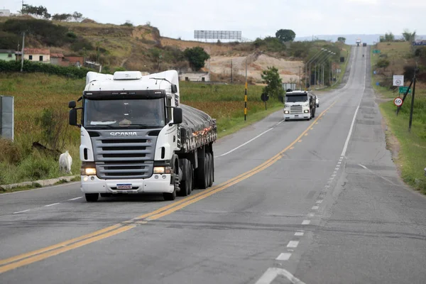 Jaguaquara Bahia Brasil Octubre 2022 Camión Que Viaja Por Carretera —  Fotos de Stock