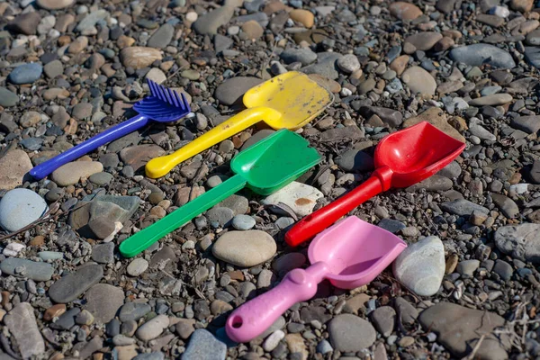 Multicolored Colorful Bright Kids Shovels Rakes Background Stones — Stock Photo, Image