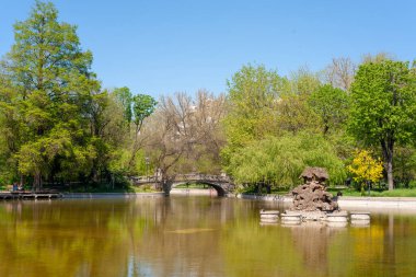The view of the city park at the start of spring.