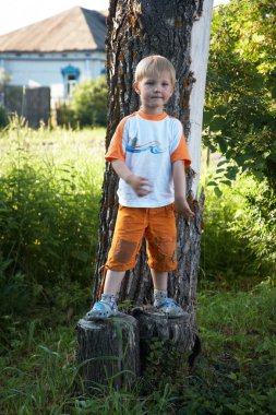 çocuğa bir güdük