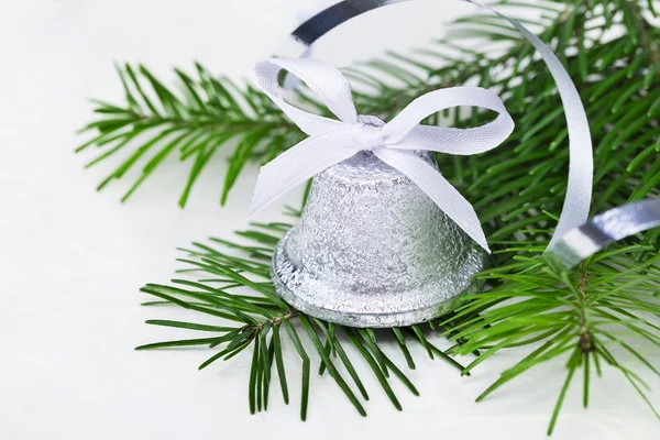 Cloche de Noël avec rameaux de sapin — Photo