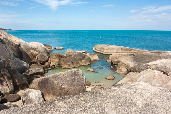 Mormor och morfar stenar placera på lamai beach samui isl — Stockfoto