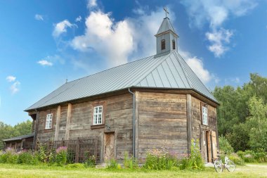 Grodzisk 'teki Kutsal Bakire Meryem' in Varsayımı Kilisesi. 18. yüzyılın ikinci yarısından kalma tarihi bir kilise.