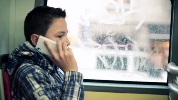 Boy riding bus and talking — Stock Video