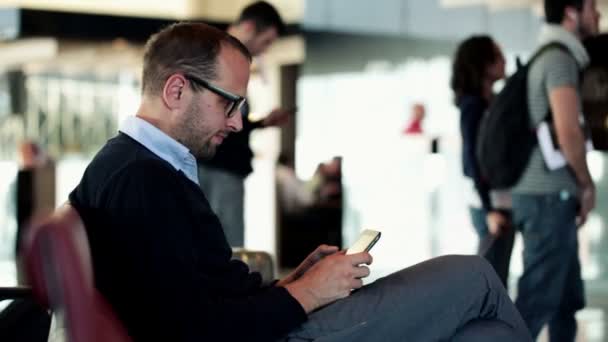 Businessman working on his tablet — Stock Video