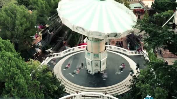 Karusell i tibidabo park — Stockvideo