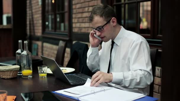 Businessman on cellphone with documents — Stock Video