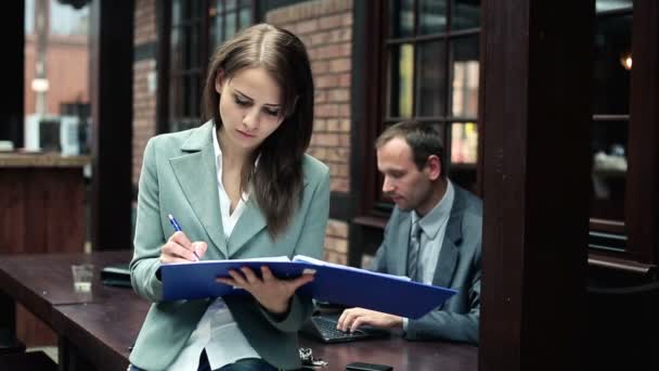 Businesswoman reading documents — Stock Video