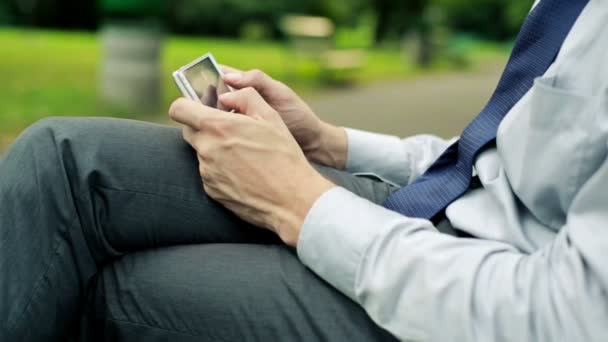 Businessman hands with smartphone — Stock Video