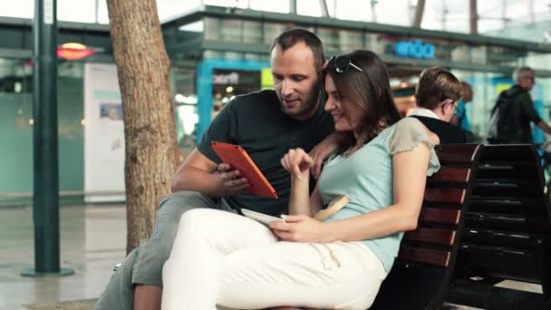 Couple with tablet computer — Stock Video