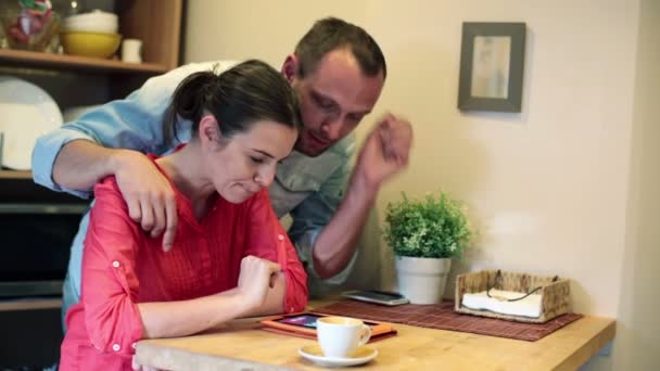 Couple with tablet computer — Stock Video