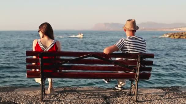 Dificuldades de relacionamento, casal por mar — Vídeo de Stock