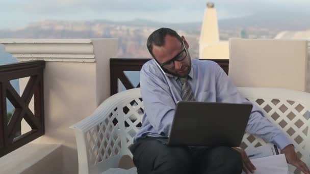 Multitasking businessman working — Stock Video