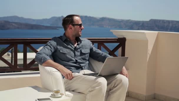 Man chatting on laptop on terrace — Stock Video