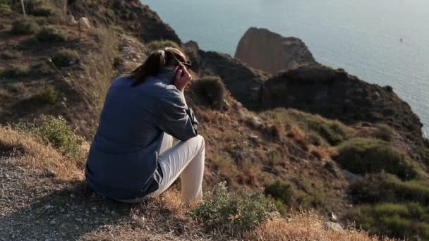 Triste, mujer bonita pensativa — Vídeos de Stock