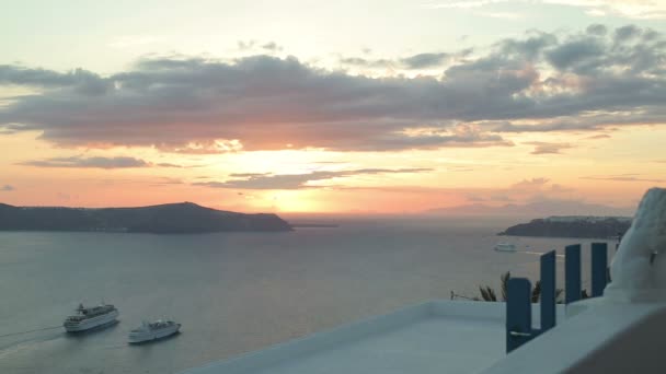 Navios de cruzeiro durante o pôr do sol — Vídeo de Stock