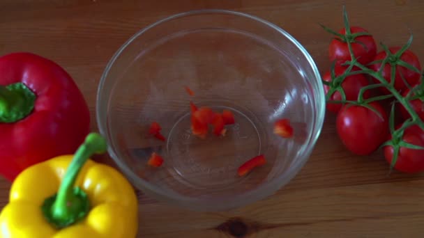 Chopped pepper falling into bowl — Stock Video