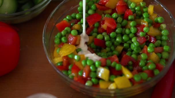 Pouring sauce on vegetable salad — Stock Video