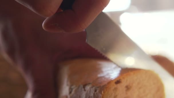 Hand cutting bread — Stock Video