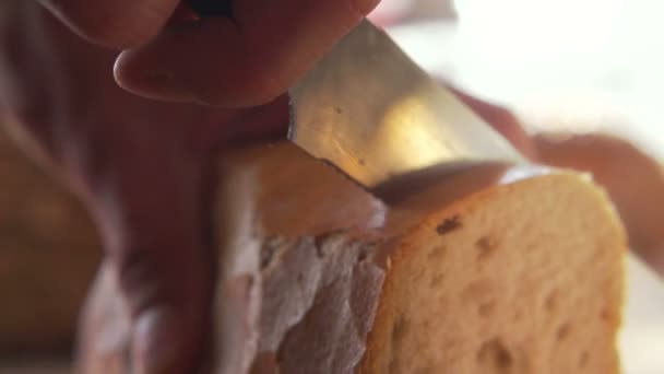 Hand cutting bread — Stock Video