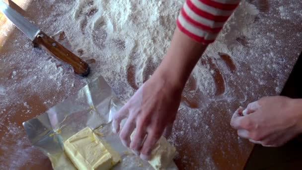 Baker throwing butter on flour — Stock Video