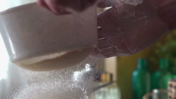 Sifting flour through sieve — Stock Video